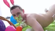 El encantador conejo de Pascua – Josh Cannon & AJ Sloan