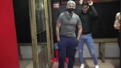 El sexy Santiago Rodriguez follado brutalmente por un semental