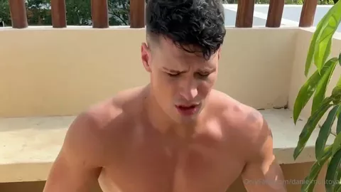 Malik Delgaty si scopa Daniel Montoya