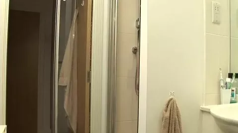 Twink di 21 anni pompato sotto la doccia – Luckas Layton & Eddie Smith