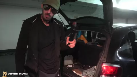 Cita caliente en el parking