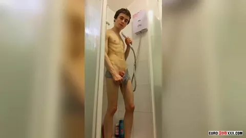 Harry Alexander – Grosso cazzo di twink bagnato!