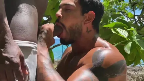 Alejo Ospina – Mamando a un desconocido en la playa