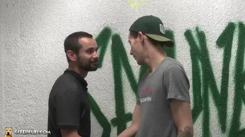 Bella dose di sborra nel seminterrato del palazzo