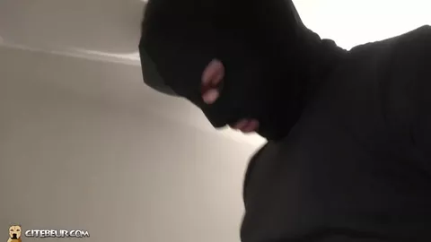 Ein großer arabischer Schwanz in alle Löcher