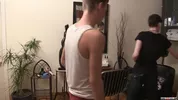 ¡Aaron consigue algo para el fin de semana! – Aaron Aurora y Kaiden Spencer