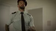Ein Mann in Uniform – Michael Boston & Alpha Wolfe