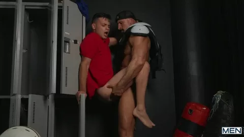 Ficken in der Umkleide – Travis Connor & Ryan Bailey