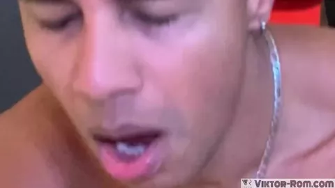 2 culos disponibles, bañados en lefa