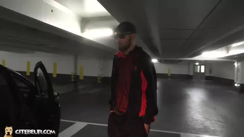 Araber im Tiefgarage geleert