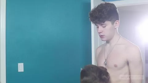 Twink dal culo stretto – Silas Brooks & Cameron Moore