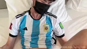 Joven futbolista asiático sodomizado