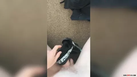 Alex Anderlight, chico fit, vacía su polla