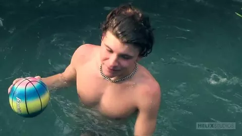 Jovencitos calientes y mojados