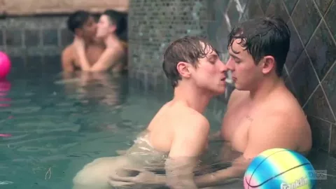 Jovencitos calientes y mojados