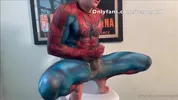 Spider-Man wichst sich einen