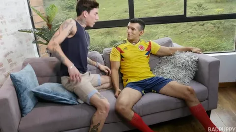 Il branle son pote footballeur – Roman & Jhon
