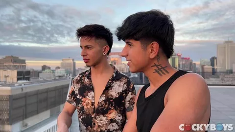 Beaux gosses basanés et bien montés – Angel Santana & Noah Fox