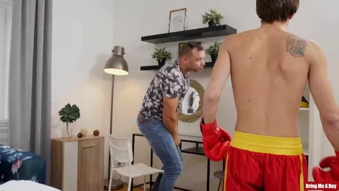 Un boxeador revienta el culo de un twink — Cris Denny, Liam Rose