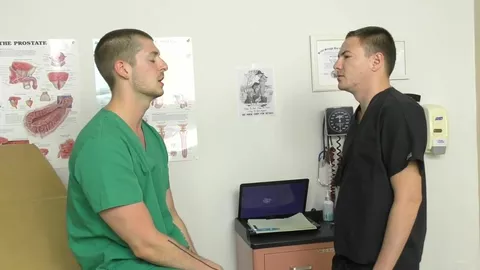 Trois jeunes mecs baisent à l'infirmerie du lycée - Matt Steel, Dr Ryder, Johnny Hunter