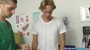 Trois jeunes mecs baisent à l'infirmerie du lycée - Matt Steel, Dr Ryder, Johnny Hunter