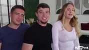 Manzo peloso Grant Reed in flip-fuck con Jeremy Barker e la MILF Lindsay Lee