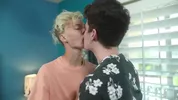 Jeune étalon déflore la rondelle d’un jeune homme blond – Silas Brooks & Ezra Tanner