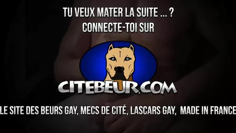 Guapazo se pajea en el balcón