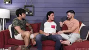 Somos una pareja que comparte – Dalton Riley, Casey Everett & Joseph Castlian