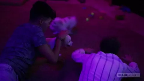 ¡Es fiesta! – Jacob Hansen, Dante Clark