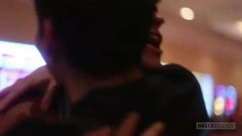 Lección de bolos – Aiden Garcia, Dante Clark