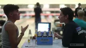 Bowling-Lektion – Aiden Garcia, Dante Clark