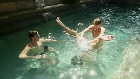 Compis de piso de vacaciones – Garrett Kinsley & Seth Peterson