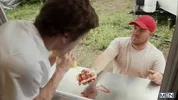 Grosse saucisse entre mes miches – Finn Harding & Chris Cool