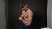 Flexing – Emilio