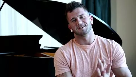 Next Door Presents: Johnny Hill