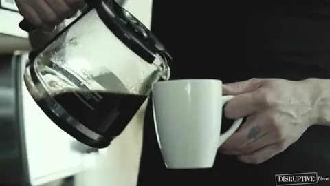 Admission – Court métrage porno