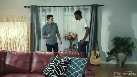 Admission – Court métrage porno