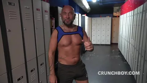 Jess Royan insemina a un guapo de Barcelona