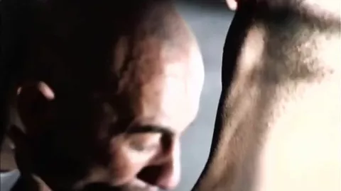 Latino muscoloso con cazzo XXL