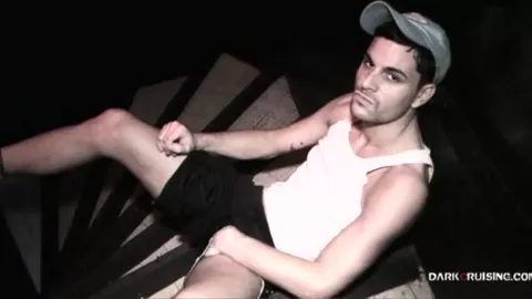 Un jovencito recibe meo y mama una polla