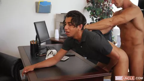El secretario al servicio de su jefe – Jax Thirio y Gabe Bradshaw