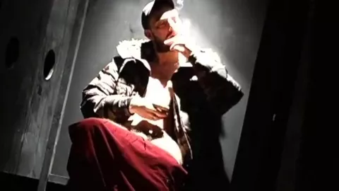 Top dom si nasconde nelle backroom