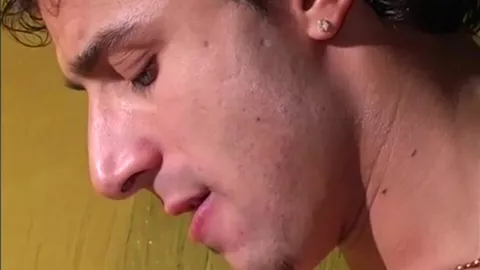 Männlicher Tunesier wird von einem Twink geblasen