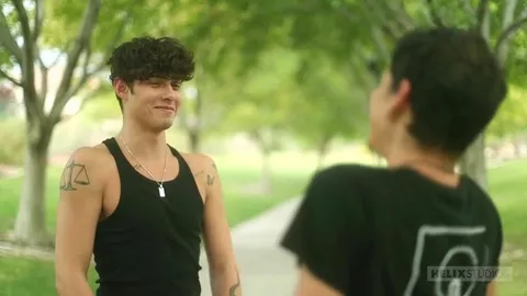 Bienvenue dans le quartier – Aiden Garcia & Asher Haynes