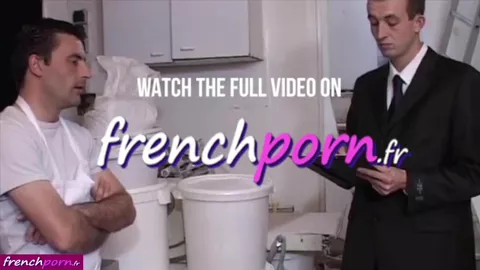Un boulanger suce un représentant