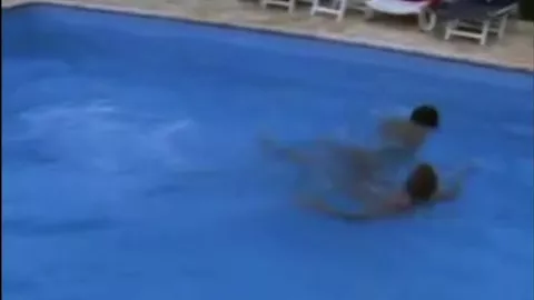 Un petit coup de bite après la piscine