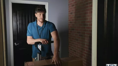 TV de raios X – Theo Brady, Finn Harding