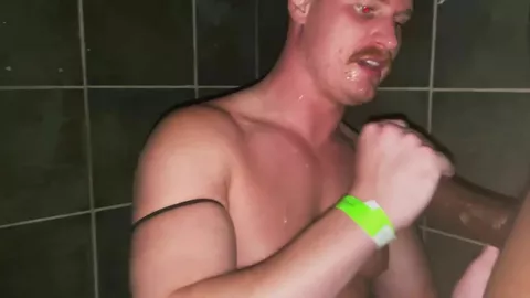 Chupa uma BBC na academia