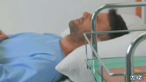 L’exhibitionniste de l’hôpital – Gabriel Clark & Theo Brady